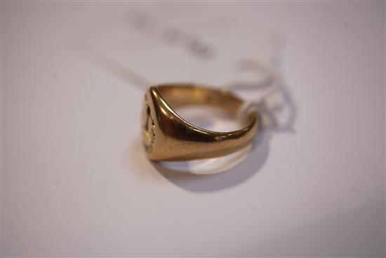 A gentlemans early 20th century 18ct gold signet ring, size P.